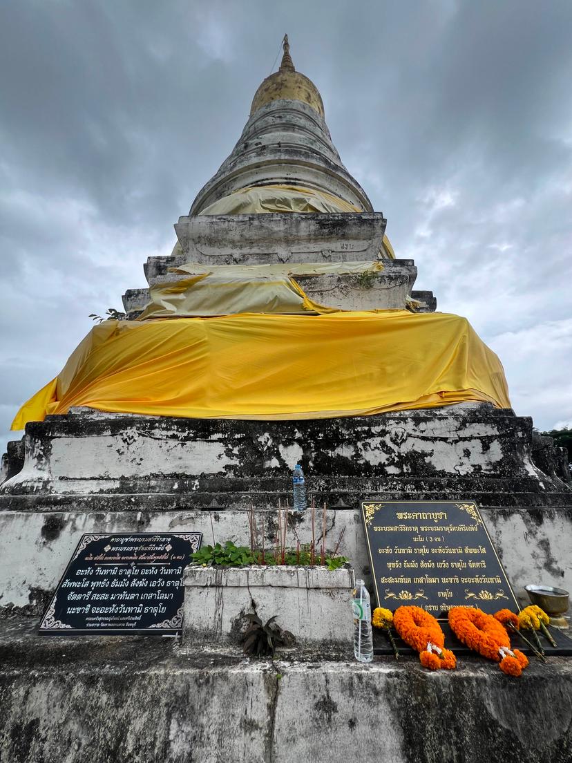 Wat Khao Ploi Waen