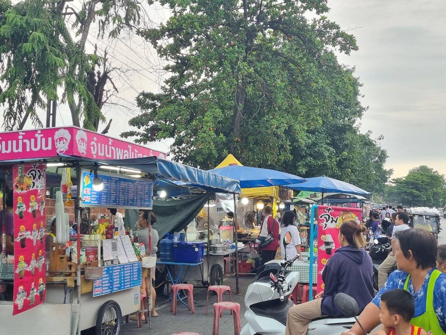 ตลาดโต้รุ่งลพบุรี