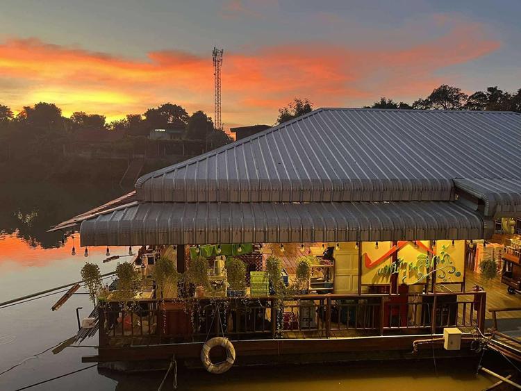 ร้านแพบ้านริมน้ำ