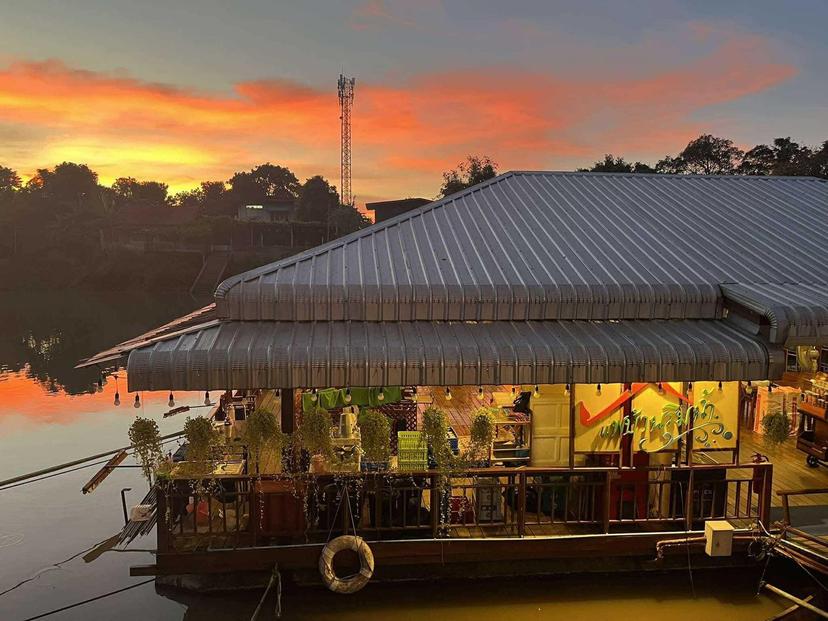 Rimnam House Raft Restaurant