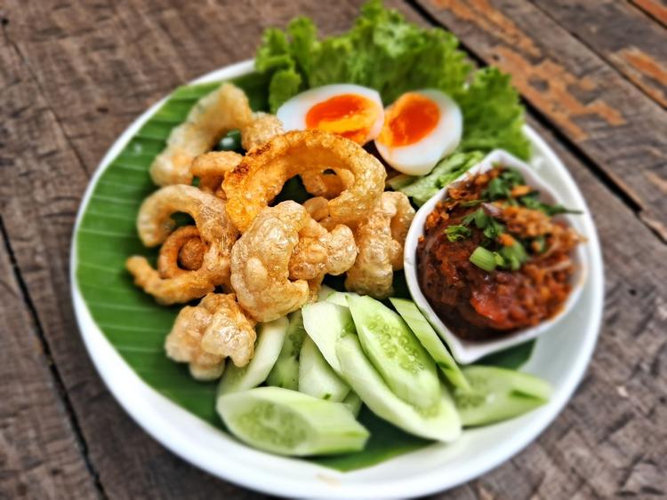 เตี๋ยวกะลาผัดไทเข่ง