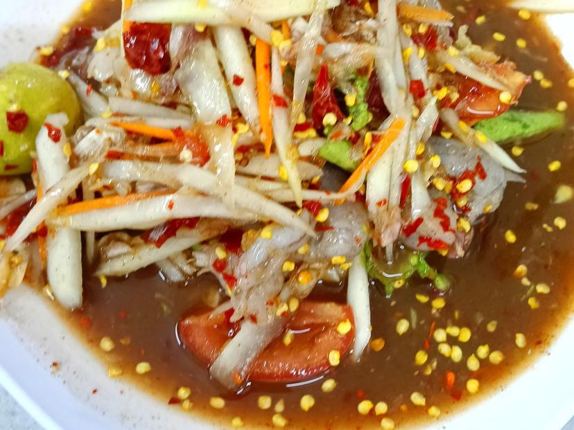 ร้านอาหารอีสานแซ่บเกินร้อย ลพบุรี