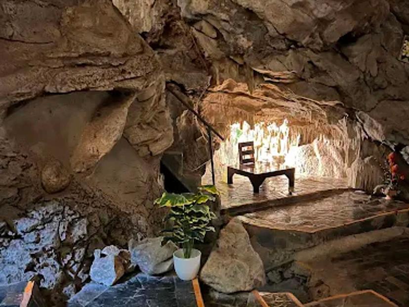 Wat Tham Khao Wong, Pak Chong