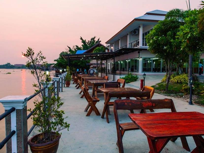 ร้านอาหาร สวนนพรัตน์ อัมพวา