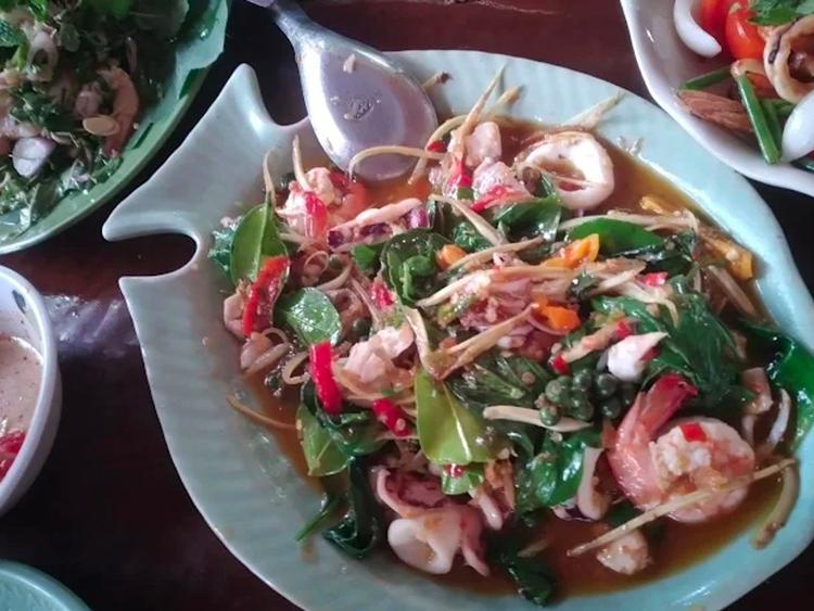 คุ้มแสงทอง ร้านอาหาร