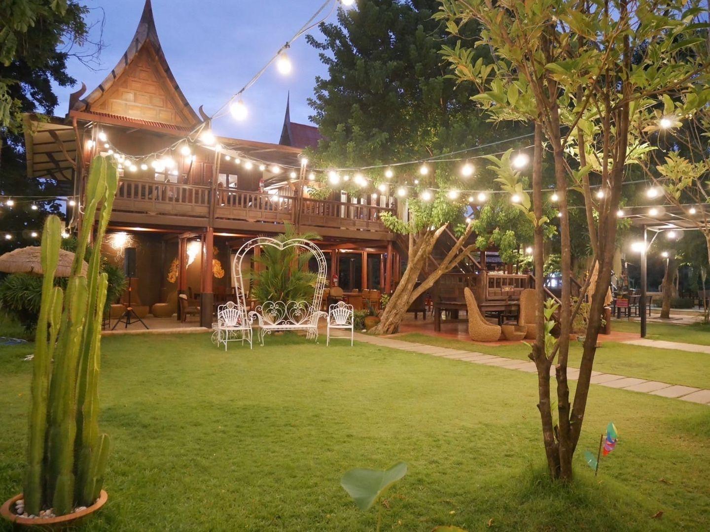 Chomduan Tharaburi Restaurant