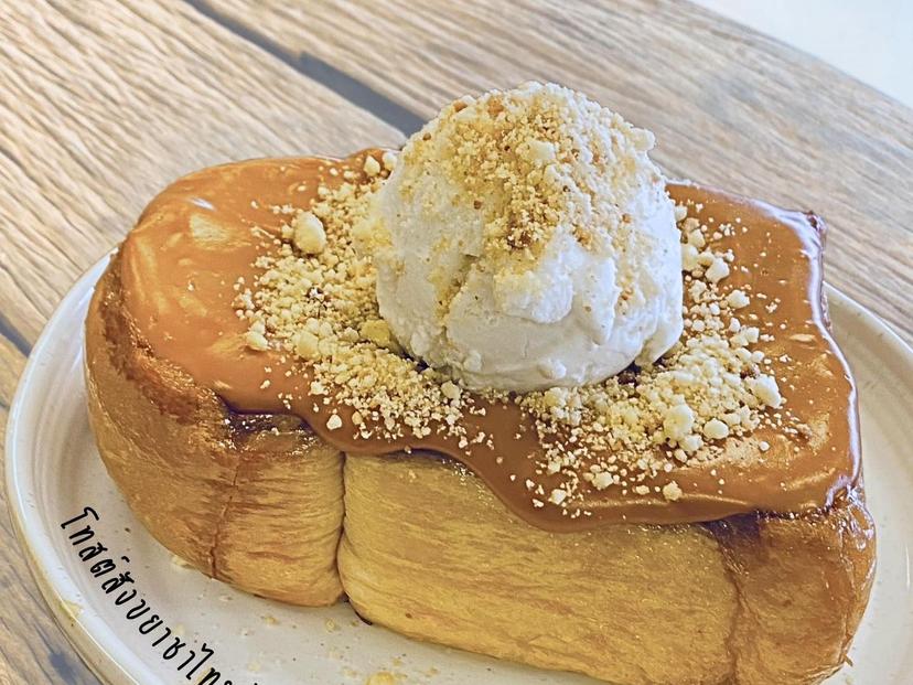 Raan Nom Rim Koen 奶吧河堤店