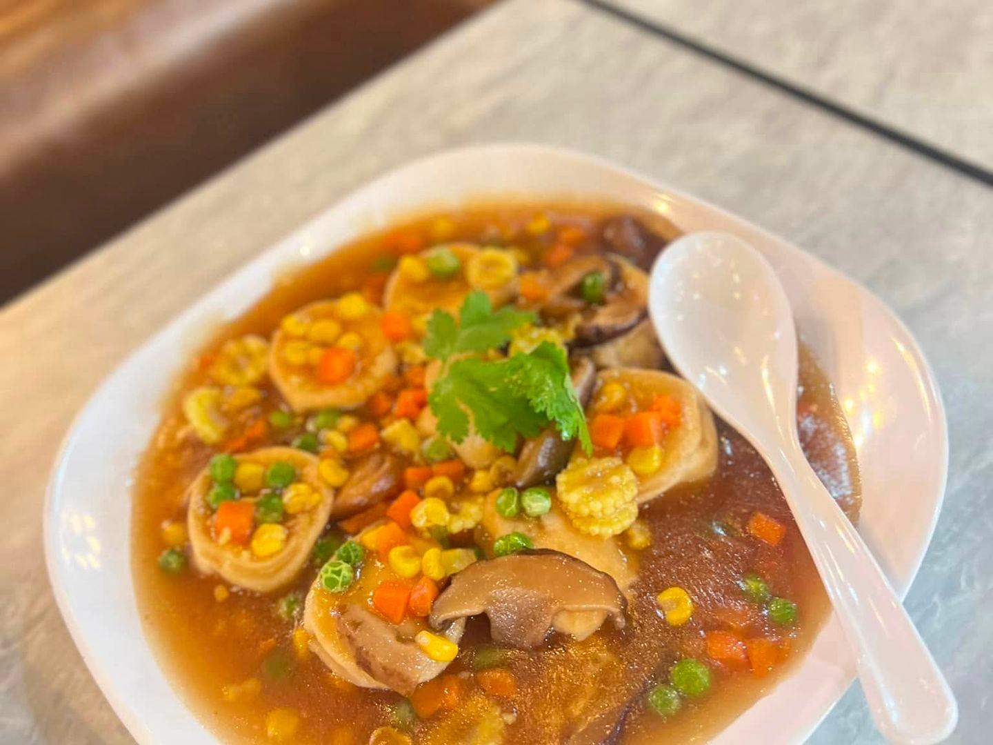 ร้านอาหารริมคลองชล